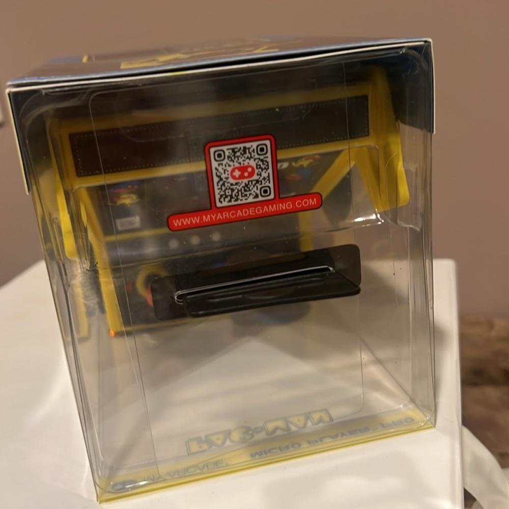 MY ARCADE PAC-MAN Micro Player PRO Mini Arcade Machine - Picture 7 of 11